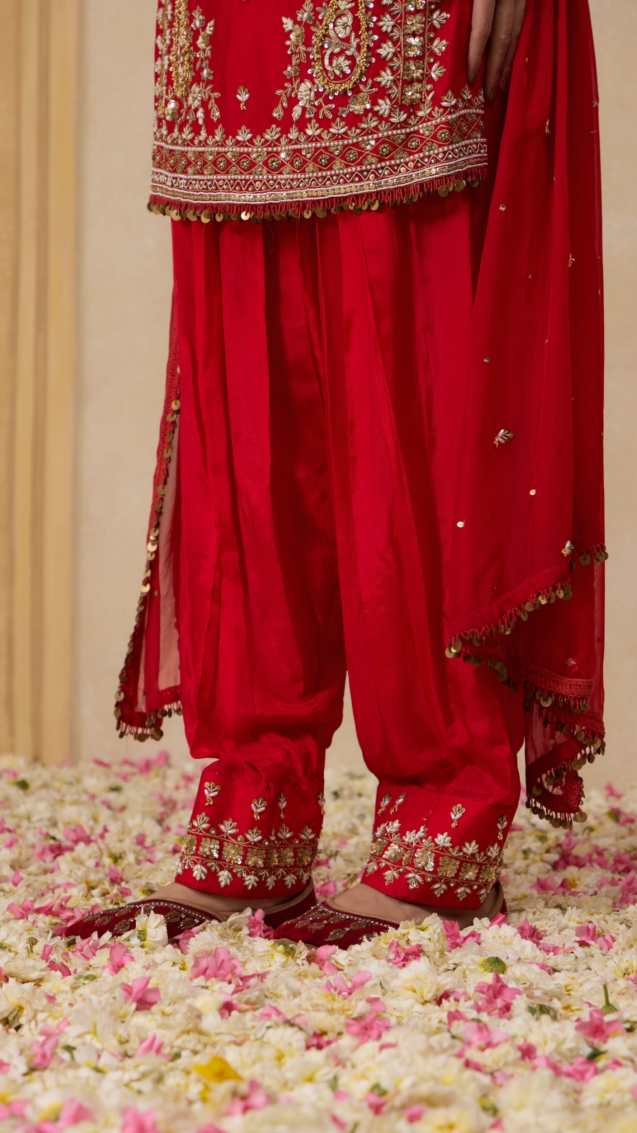 GULNAAR SUIT SET